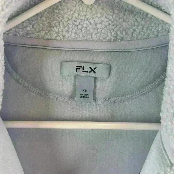 FLX Women’s Size XS Light Gray 4 Pocket Snap Up Long Sleeve Boucle Fleece Jacket - Picture 6 of 8